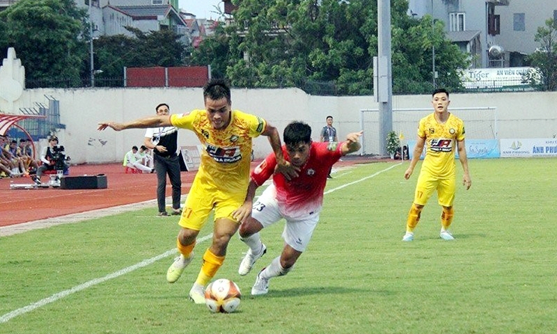 Chiến thắng CLB Topenland Bình Định trên sân nhà, CLB Đông Á Thanh Hóa tạm vươn lên ngôi đầu với 29 điểm