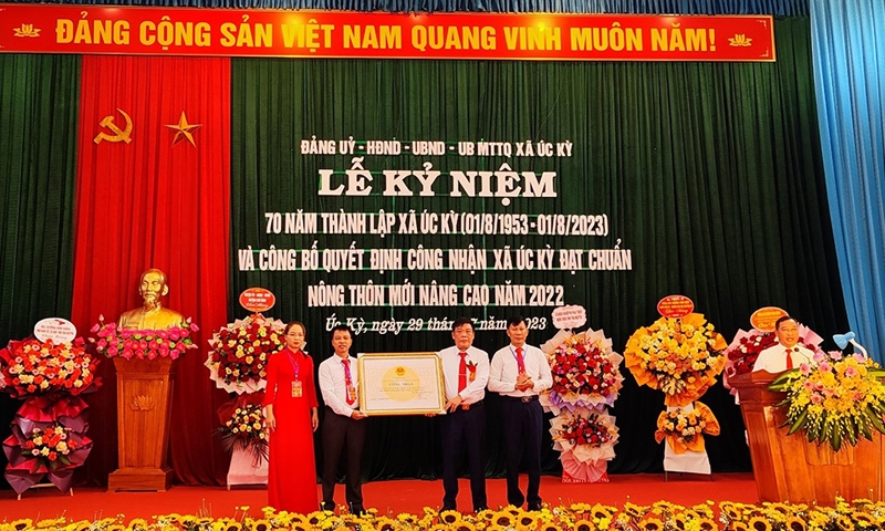 Phú Bình (Thái Nguyên): Xã Úc Kỳ đón bằng công nhận xã nông thôn mới nâng cao