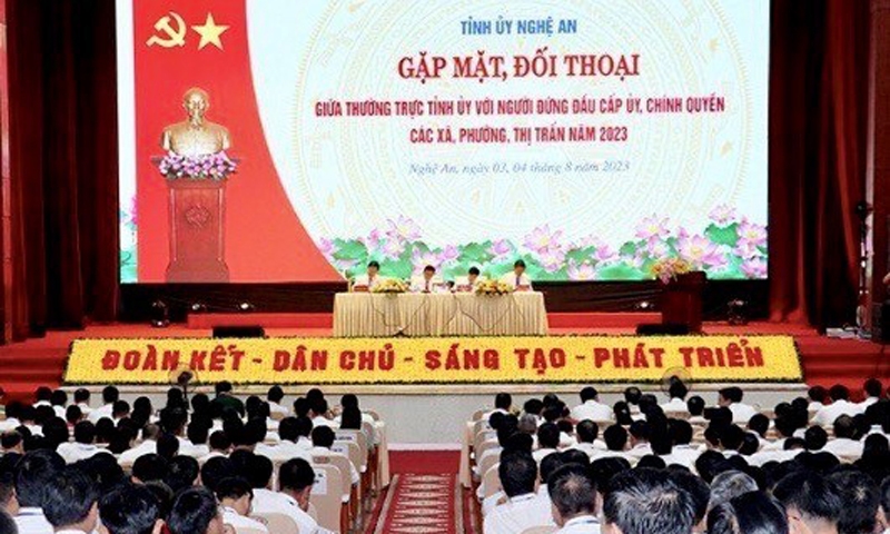 Nghệ An: Gặp mặt, đối thoại với hơn 1.000 người đứng đầu cấp ủy, chính quyền các xã, phường, thị trấn trên địa bàn