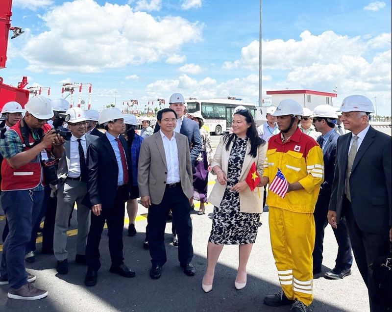 Long An: Đón đoàn công tác đến từ bang California