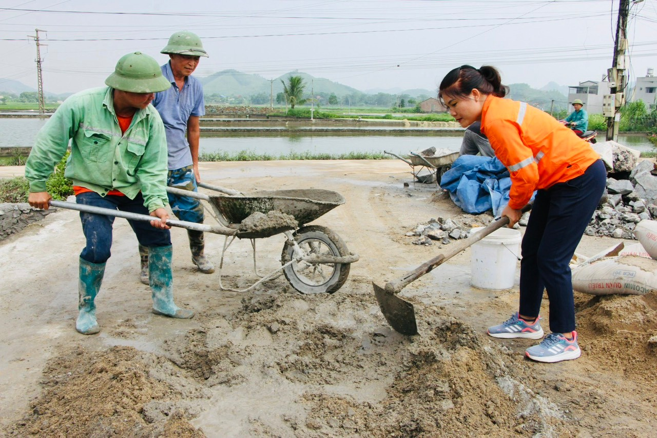 Công ty Núi Pháo chung tay cùng huyện Đại Từ “mở rộng đường 6m”, xây dựng nông thôn mới nâng cao