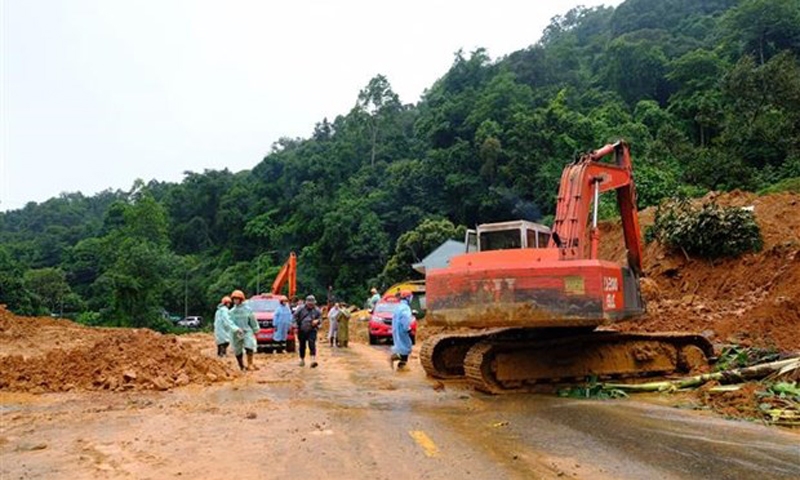 Khen thưởng 10 tập thể, 13 cá nhân cứu hộ sạt lở đèo Bảo Lộc