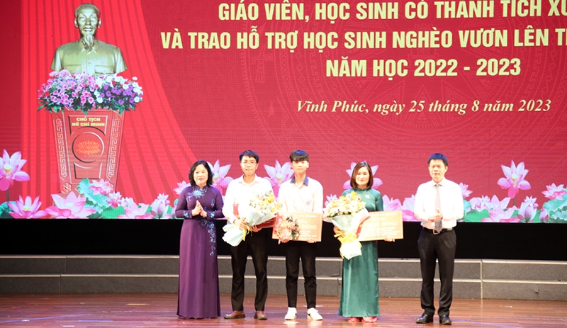 Vĩnh Phúc: Dành hơn 5 tỷ đồng khen thưởng giáo viên và học sinh