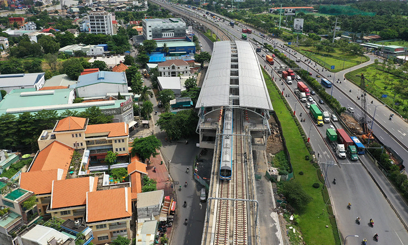 Lần đầu tiên, metro số 1 chạy thử toàn tuyến sau hơn 10 năm khởi công