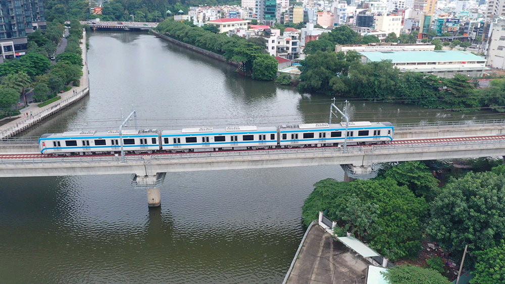 Lần đầu tiên, metro số 1 chạy thử toàn tuyến sau hơn 10 năm khởi công