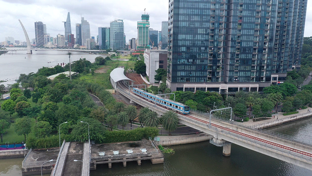 Lần đầu tiên, metro số 1 chạy thử toàn tuyến sau hơn 10 năm khởi công