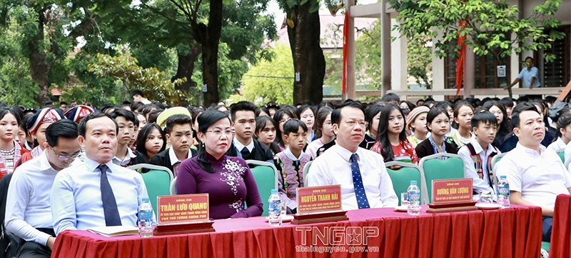 Phó Thủ tướng Chính phủ Trần Lưu Quang dự lễ khai giảng năm học mới tại Thái Nguyên