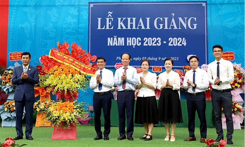 Phú Thọ: Lãnh đạo tỉnh dự lễ khai giảng năm học 2023 - 2024