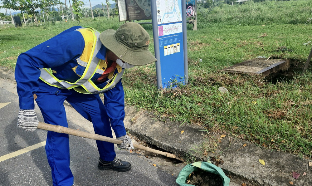 Đà Nẵng: Quận Hải Châu ra quân nạo vét, khơi thông cống thoát nước và tổng dọn vệ sinh môi trường trước mùa mưa bão