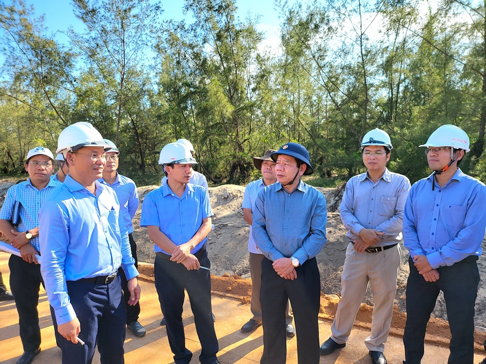 Chủ tịch UBND tỉnh Quảng Ngãi kiểm tra hiện trường, đốc thúc tiến độ các dự án lớn
