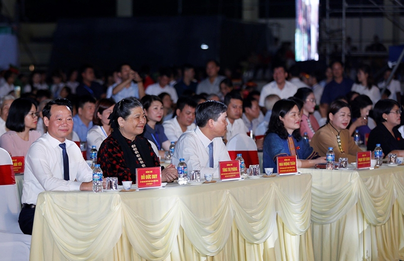 Văn Chấn (Yên Bái): Tưng bừng Lễ hội Trà Shan tuyết “Tinh hoa giữa ngàn mây”