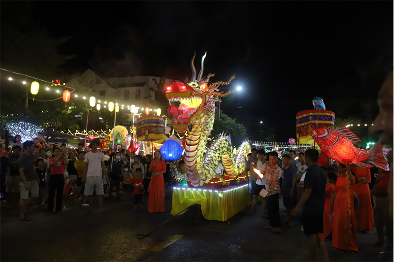 Hà Tĩnh: Lung linh đêm hội “Thành sen rước đèn Trung thu”