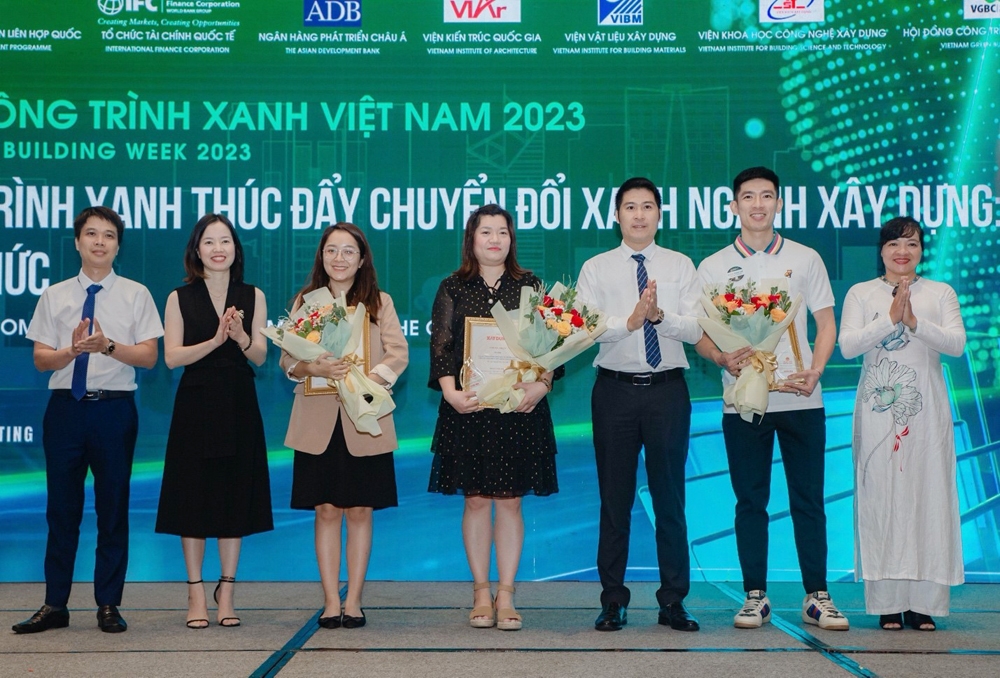 Báo Xây dựng trao giải “Cuộc thi viết về Công trình xanh Việt Nam 2023”