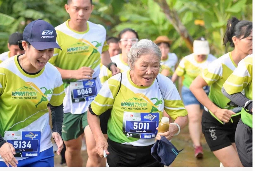 Khánh Hòa: Gần 500 người tham gia chạy marathon và leo núi vì một môi trường xanh