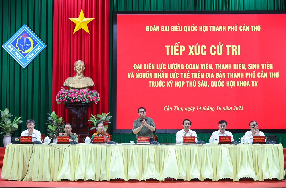 Thủ tướng tiếp xúc cử tri thanh niên, sinh viên, lao động trẻ trước kỳ họp Quốc hội