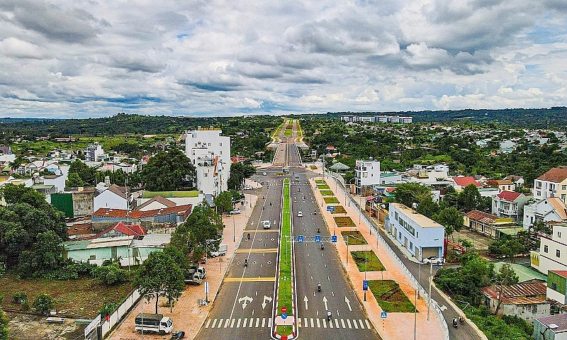 Đắk Lắk: Chiêm ngưỡng vẻ đẹp Đại lộ ngàn tỷ từ trên cao trước ngày vận hành