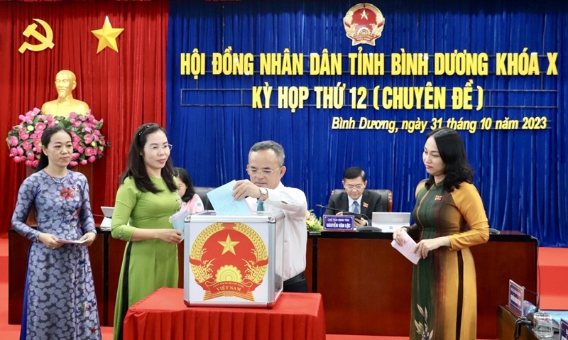 Bình Dương: Lấy phiếu tín nhiệm đối với 23 người giữ chức vụ theo quy định