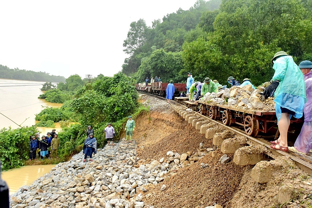 Hà Tĩnh: Huy động lực lượng khắc phục hậu quả mưa lũ