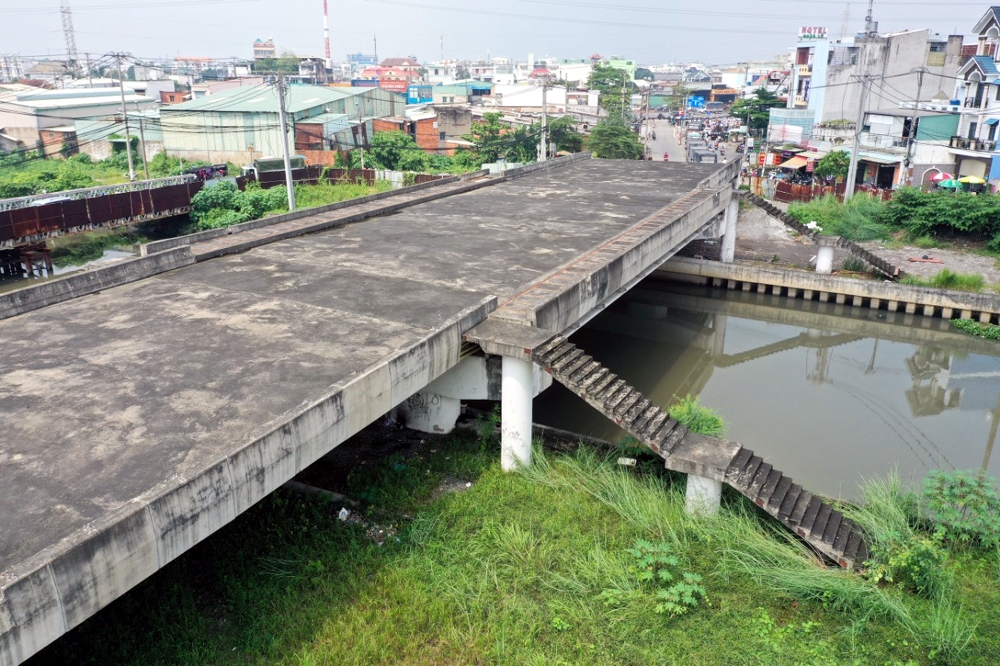 Thành phố Hồ Chí Minh: Dự án cầu Tân Kỳ - Tân Quý nằm phơi nắng phơi mưa hơn 4 năm