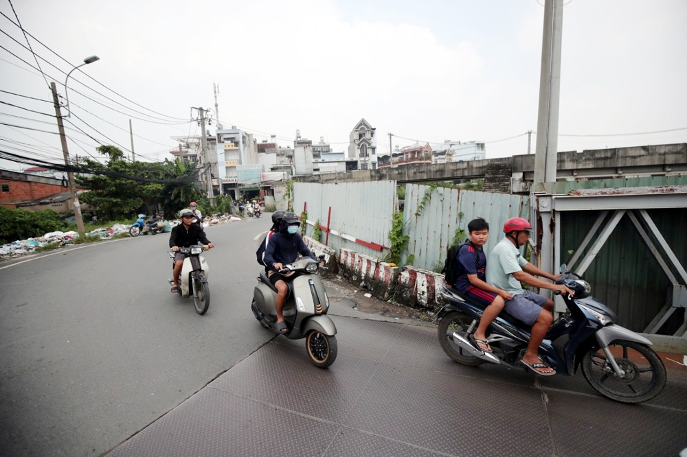 Thành phố Hồ Chí Minh: Dự án cầu Tân Kỳ - Tân Quý nằm phơi nắng phơi mưa hơn 4 năm