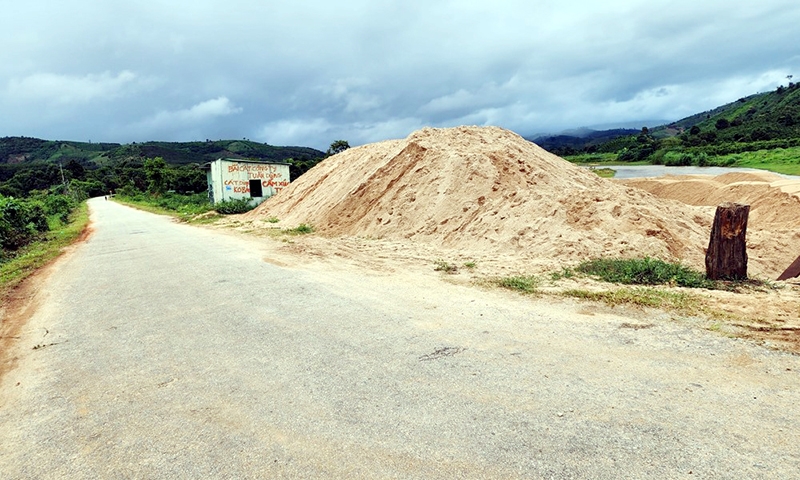 Kon Tum: Tăng cường kiểm tra và xử lý nghiêm vi phạm trong hoạt động khai thác cát và sỏi