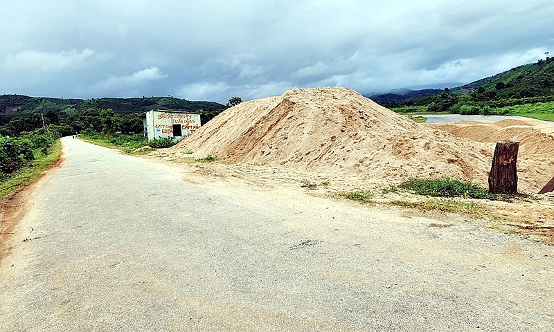 Kon Tum: Tăng cường kiểm tra và xử lý nghiêm vi phạm trong hoạt động khai thác cát và sỏi