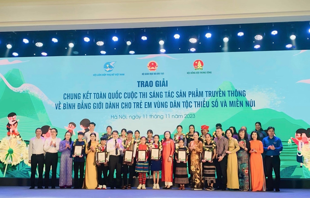 Trường Tiểu học thị trấn Tây Sơn giành giải Nhất cuộc thi sáng tác sản phẩm truyền thông về bình đẳng giới