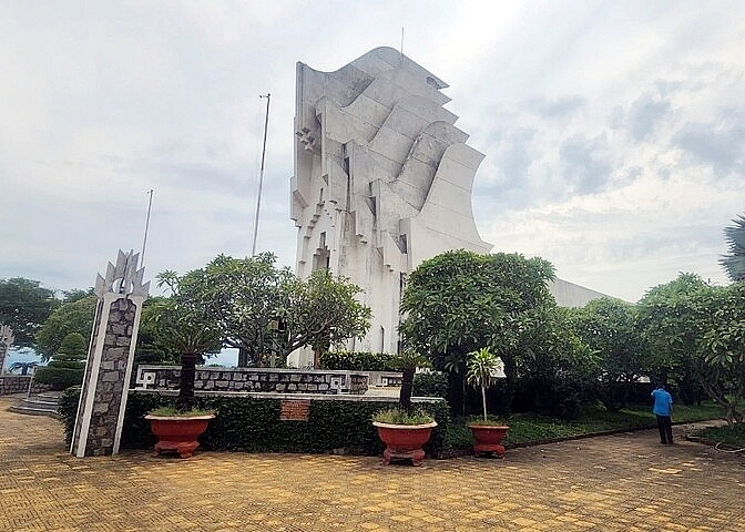 Phú Yên: Khám phá kiến trúc nghệ thuật Tháp Nhạn – Đài tưởng niệm núi Nhạn