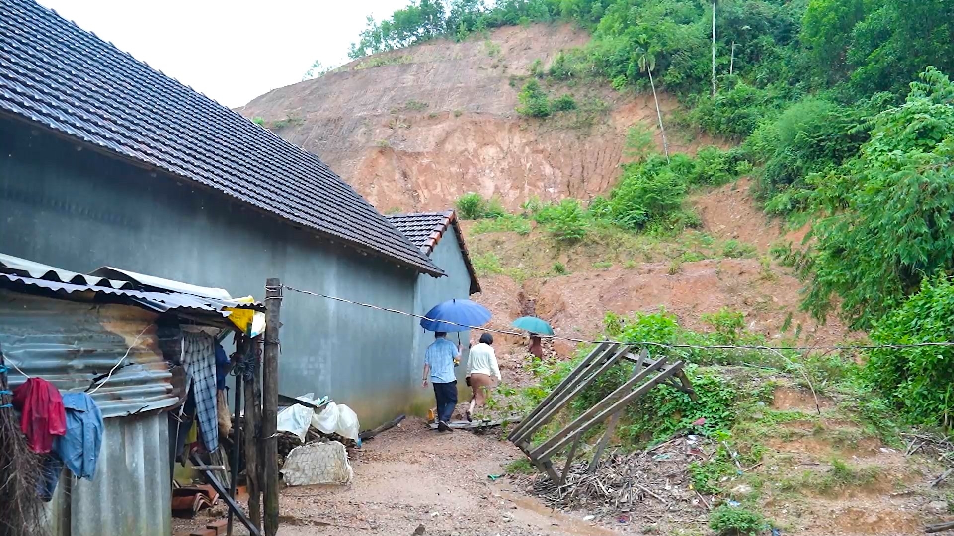 Quảng Ngãi: Dân sợ hãi dưới chân núi Van Cà Vãi