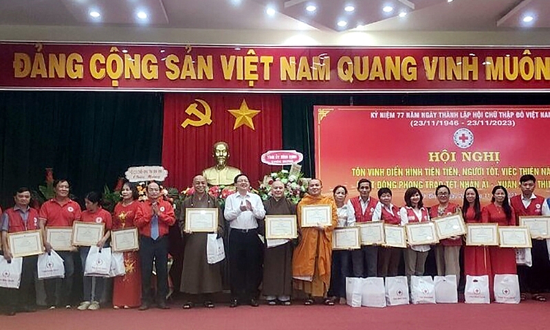 Bình Định: Tôn vinh điển hình tiên tiến “Người tốt, việc thiện”