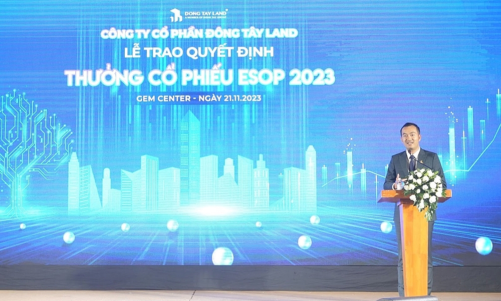 120 cán bộ nhân viên xuất sắc nhận thưởng cổ phiếu ESOP 2023 từ Đông Tây Land