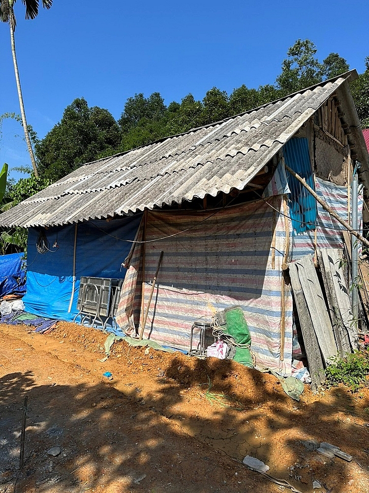 Thành phố Yên Bái: Khánh thành, bàn giao nhà tình nghĩa và trao tiền hỗ trợ làm nhà cho người thờ cúng liệt sỹ