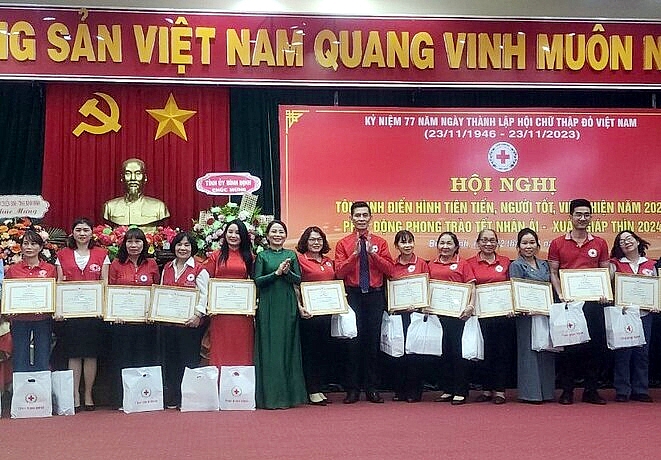 Bình Định: Tôn vinh điển hình tiên tiến “Người tốt, việc thiện”