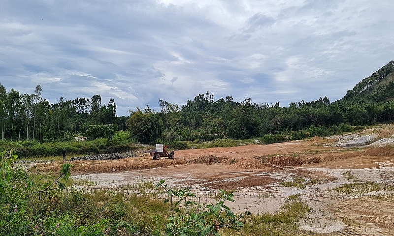Đắk Lắk: Hết hạn hồ chứa nước Yên Ngựa vẫn thi công “nhỏ giọt”