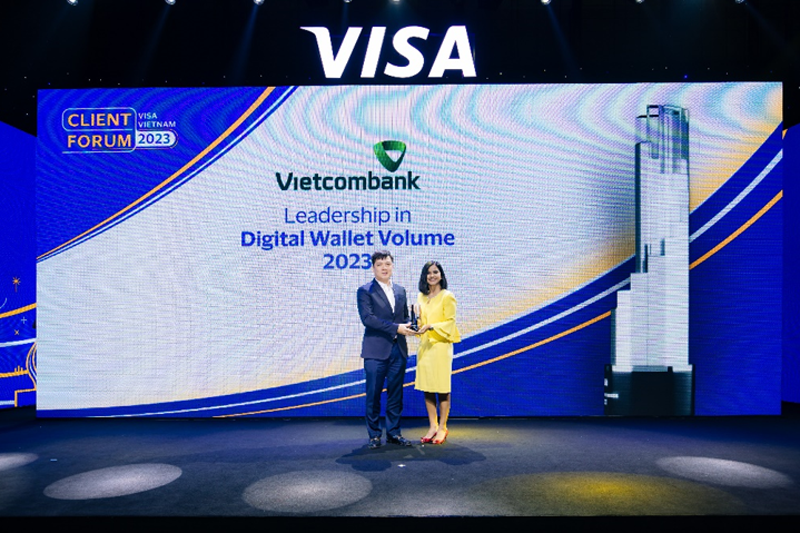 Vietcombank được Visa vinh danh 12 hạng mục giải thưởng quan trọng trong hoạt động thẻ năm 2023