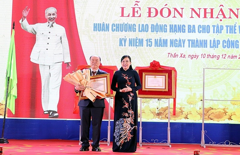 Công ty Cổ phần Đầu tư xây dựng và Khai thác khoáng sản Thăng Long: Đón nhận Huân chương Lao động hạng Ba