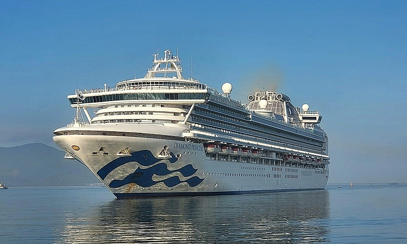 Siêu du thuyền Diamond Princess đưa du khách tham quan Cố đô Huế