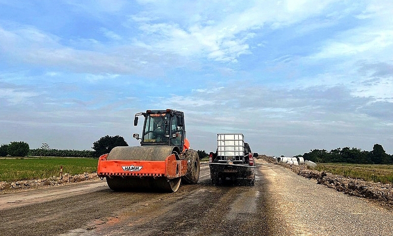 Nhất quán mục tiêu ưu tiên thúc đẩy tăng trưởng gắn với giữ vững ổn định kinh tế vĩ mô