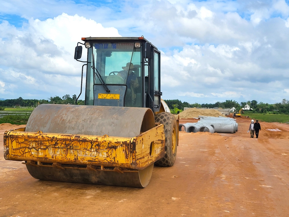 “Canh” thời tiết để thi công đường 700 tỷ ở Quảng Ngãi