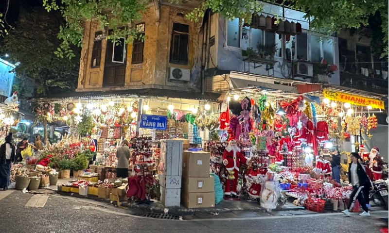 Hà Nội: Gian nan cuộc chiến “Giành lại vỉa hè cho người đi bộ”