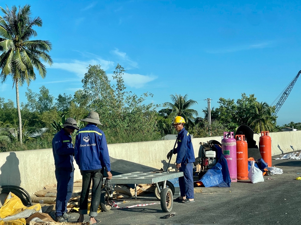 Nỗ lực tăng ca xuyên đêm đưa dự án về đích đúng tiến độ