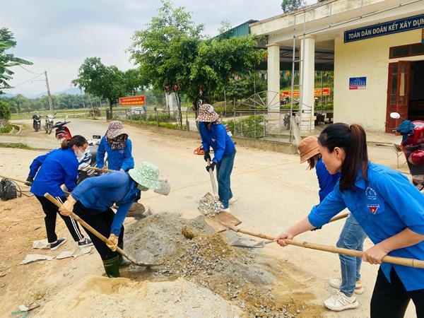 Hương Sơn (Hà Tĩnh): Sôi nổi khí thế xây dựng nông thôn mới, đô thị văn minh những ngày cuối năm