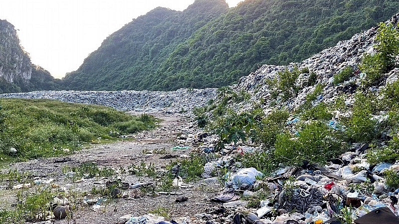 Ninh Bình: Triển khai nhiều phương án xử lý rác thải và ô nhiễm tại bãi rác thung Quèn Khó