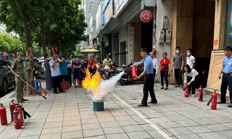 Cầu Giấy (Hà Nội): Phường Dịch Vọng diễn tập phương án chữa cháy và cứu nạn, cứu hộ