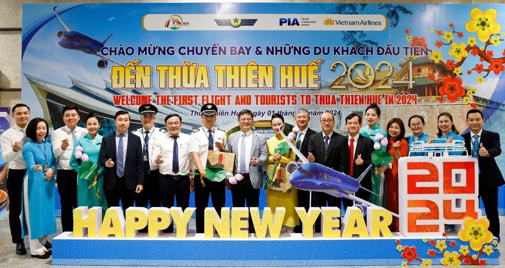 Thừa Thiên – Huế: Ngành Du lịch đón chuyến bay đầu tiên “xông đất” năm 2024