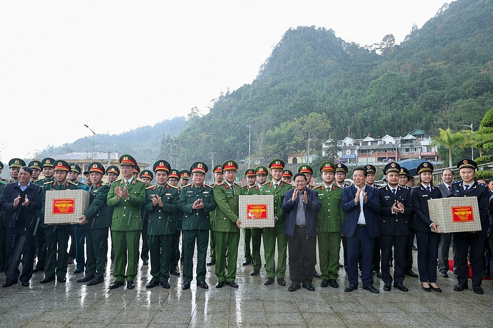 Thủ tướng: Phát huy tinh thần đại đoàn kết, đẩy mạnh thi đua trong năm 2024