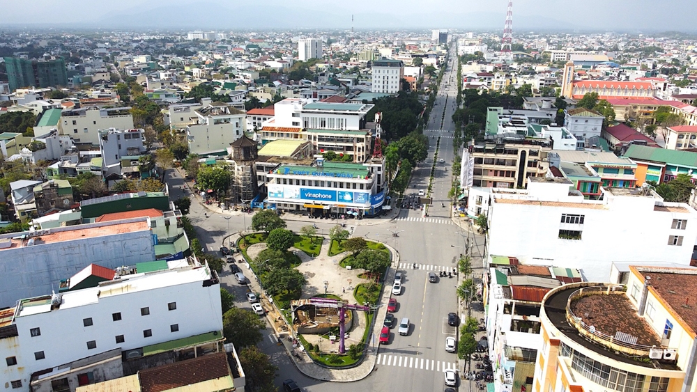 Thành phố Quảng Ngãi: Biến tháp nước bỏ không thành công trình chiếu sáng nghệ thuật