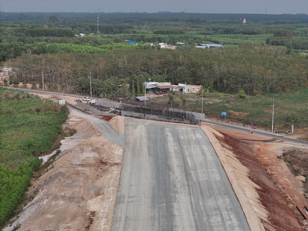 Cận cảnh tuyến cao tốc Biên Hòa - Vũng Tàu sau hơn nửa năm thi công