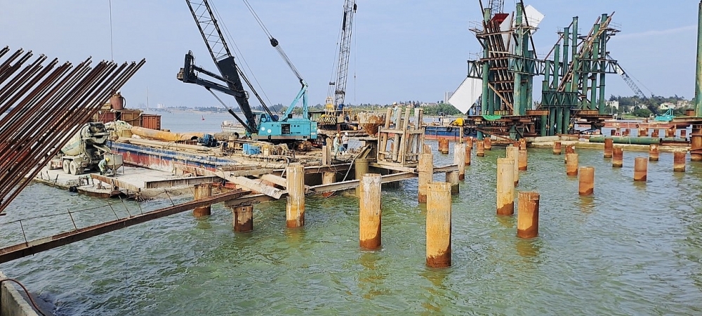 Quảng Bình: Cầu 1.300 tỷ đồng qua sông Nhật Lệ sau 1 năm khởi công vượt tiến độ đề ra