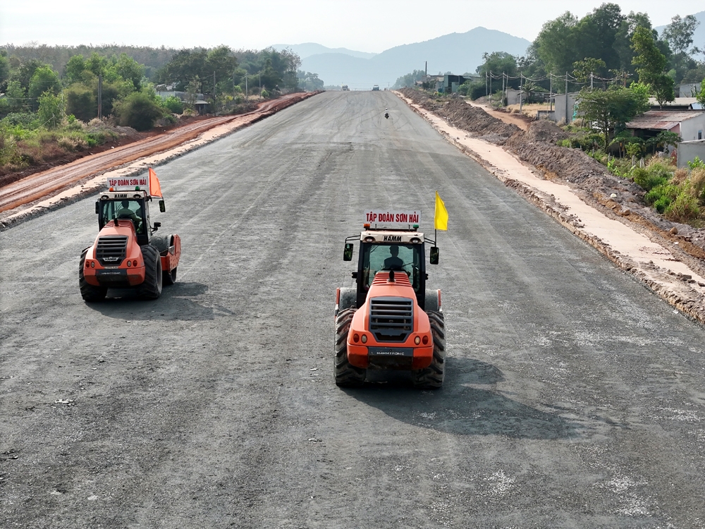 Cao tốc Biên Hòa – Vũng Tàu: Nơi thi công “thần tốc”, chỗ ỳ ạch triển khai